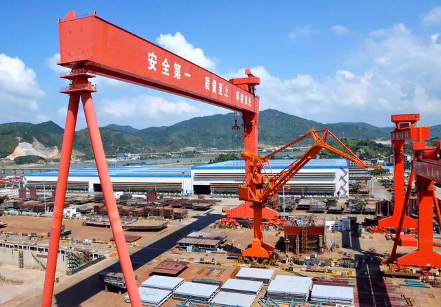 造船門式起重機