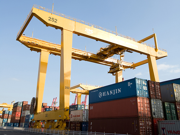 江蘇蘇州集裝箱門式起重機廠家集裝箱門式起重機承載能力強