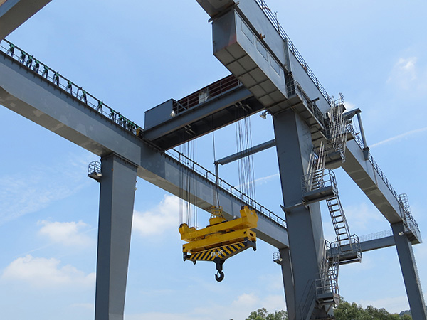 江蘇江陰集裝箱門式起重機廠家集裝箱門式起重機使用安全說明