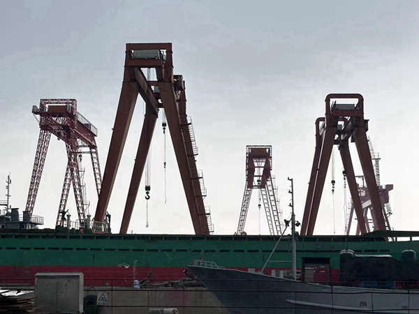 江蘇鎮(zhèn)江造船門式起重機(jī)廠家造船門式起重機(jī)安全穩(wěn)定