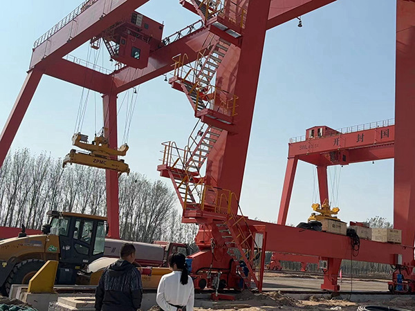 江蘇泰州集裝箱門式起重機(jī)廠家集裝箱門式起重機(jī)安全穩(wěn)固