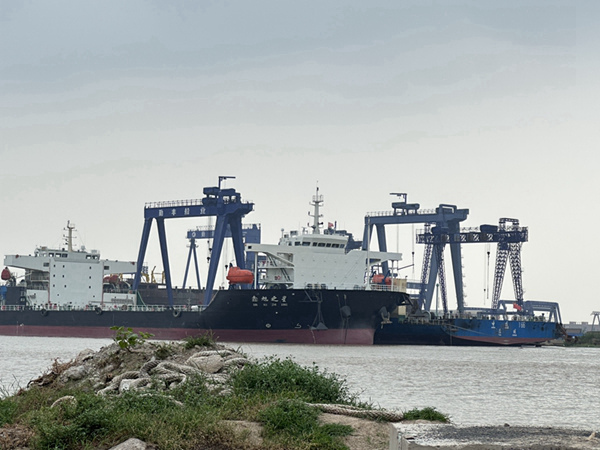 山東青島造船門式起重機廠家造船門式起重機大跨度作業范圍