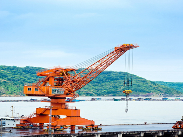 江蘇泰州單臂架門座式起重機公司單臂架門座式起重機精準操控