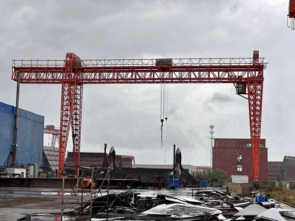 山東青島造船門式起重機廠家造船門式起重機精準(zhǔn)定位