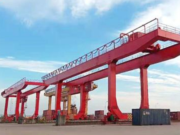 江蘇蘇州集裝箱門式起重機廠家集裝箱門式起重機安全可靠