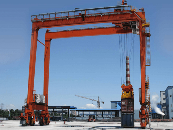 山東青島集裝箱門式起重機廠家集裝箱門式起重機高效裝卸