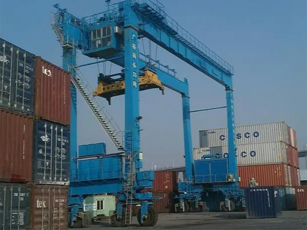山東營口集裝箱門式起重機廠家集裝箱門式起重機節能環保