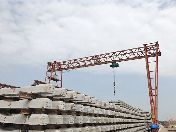 河北廊坊集裝箱門式起重機廠家現有60噸銷售