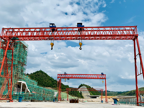 河北邢臺龍門吊生產廠家作業車間