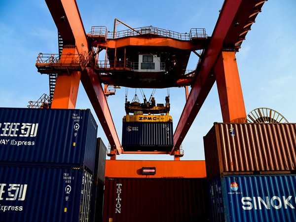 廣西梧州集裝箱起重機吊鉤扭轉原因