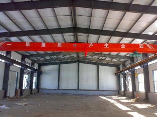 山東日照行車行吊廠家設(shè)備自重輕剛性強(qiáng)