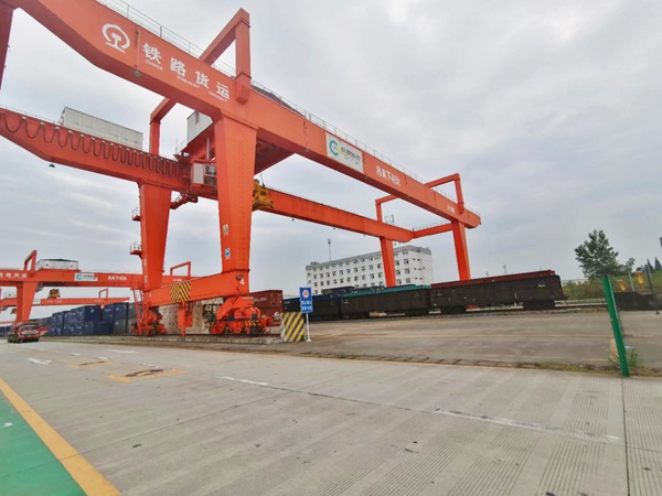 四川廣安集裝箱起重機(jī)廠家智能化監(jiān)控系統(tǒng)