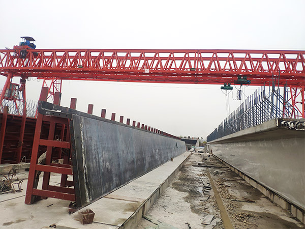 山東棗莊龍門吊廠家分析打滑的原因